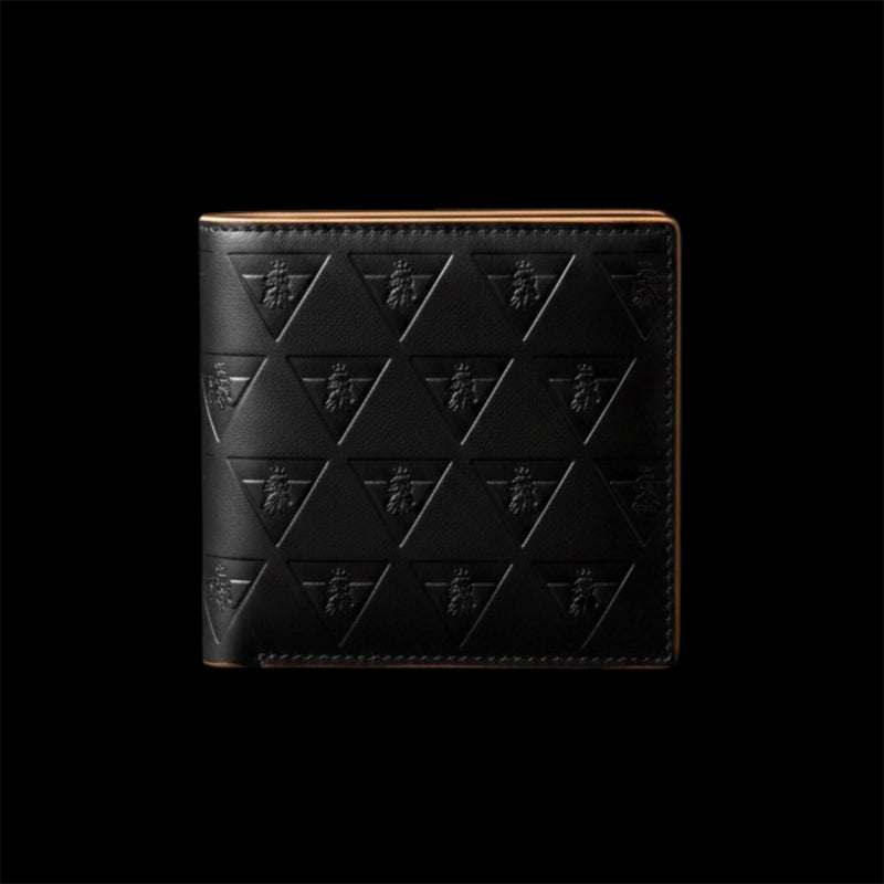 Full grain leather wallet offering organized storage for everyday essentials. Designed for users ho value structure, accessibility, and long-term functionality.