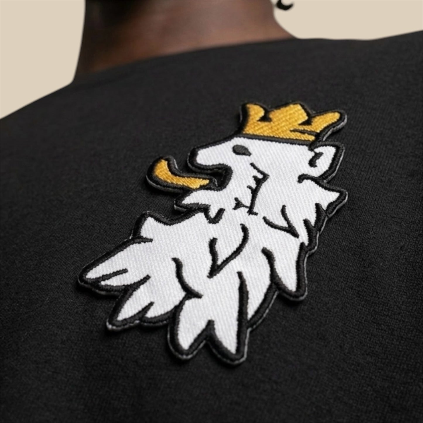 R10 black Leao Branco embroidery detail