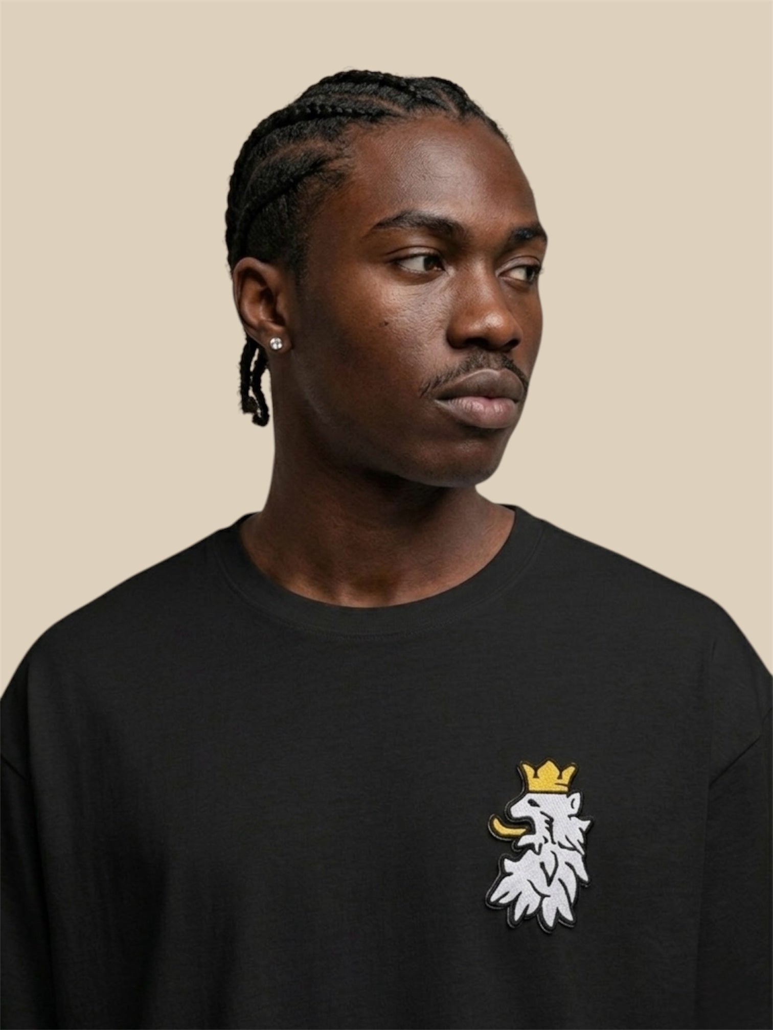 R10 black Leao Branco tee model view