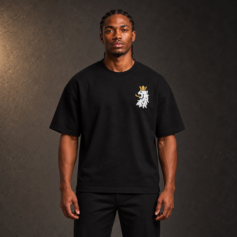 Black R10 Leão Branco Motif Tee — front view on model.