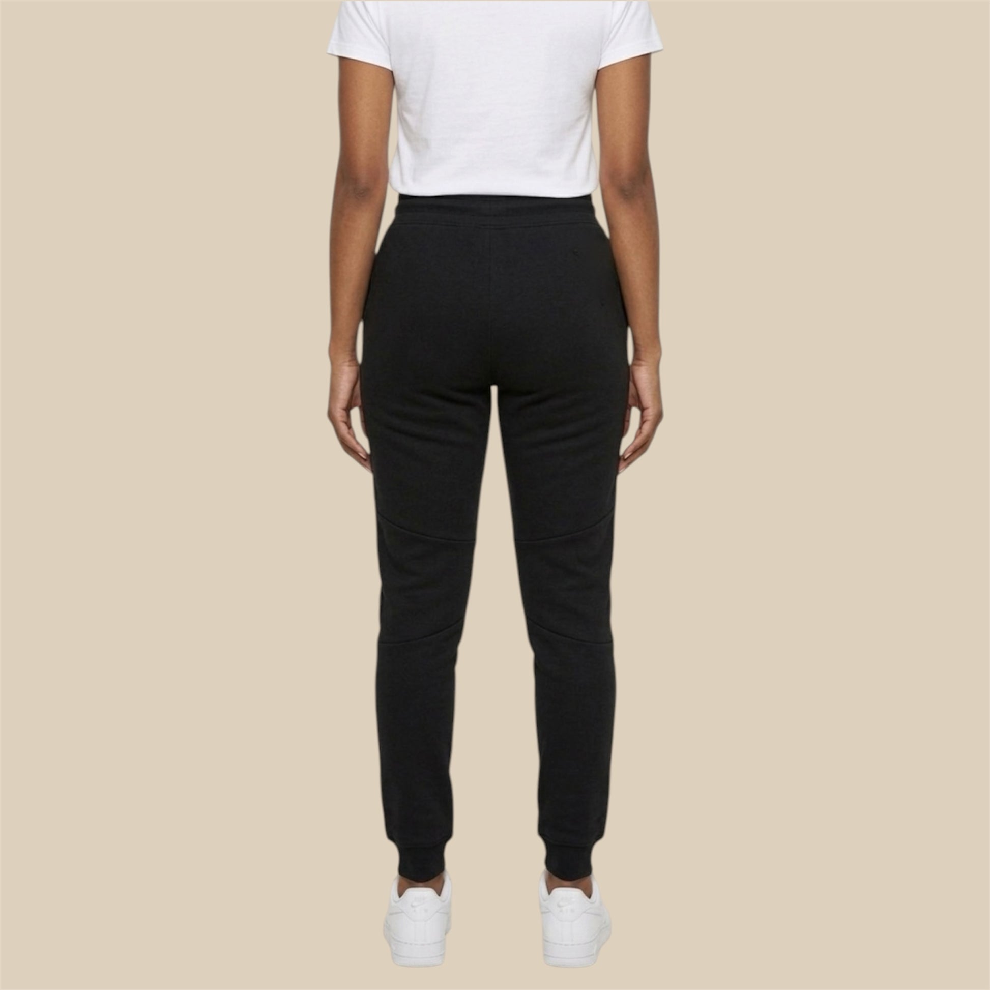 R10 black Uraeus e Abutre joggers back view